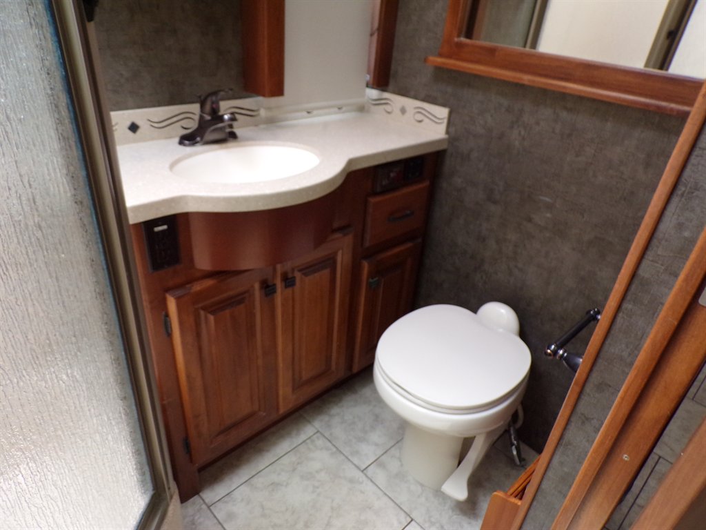 2012 Freightliner Xc Raised Rail Rear Engine Motor Home Chassis - $73,800