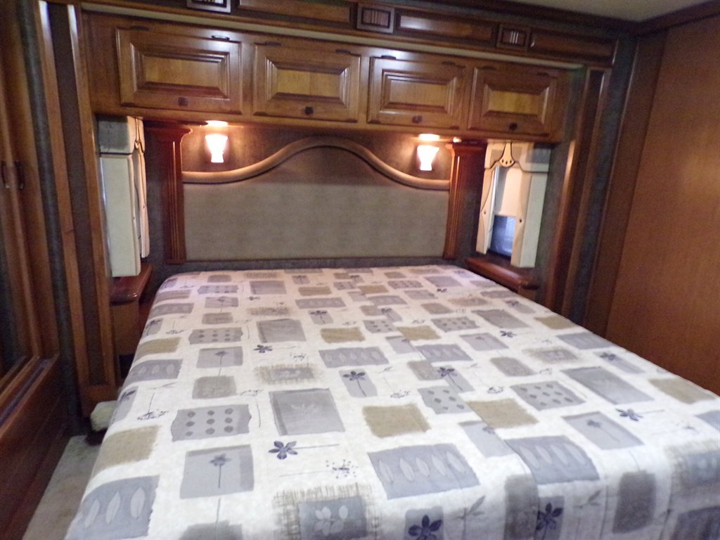 2012 Freightliner Xc Raised Rail Rear Engine Motor Home Chassis - $73,800