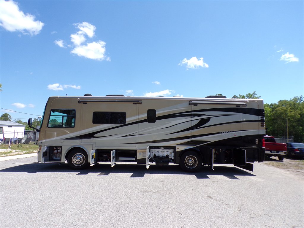 2012 Freightliner Xc Raised Rail Rear Engine Motor Home Chassis - $73,800