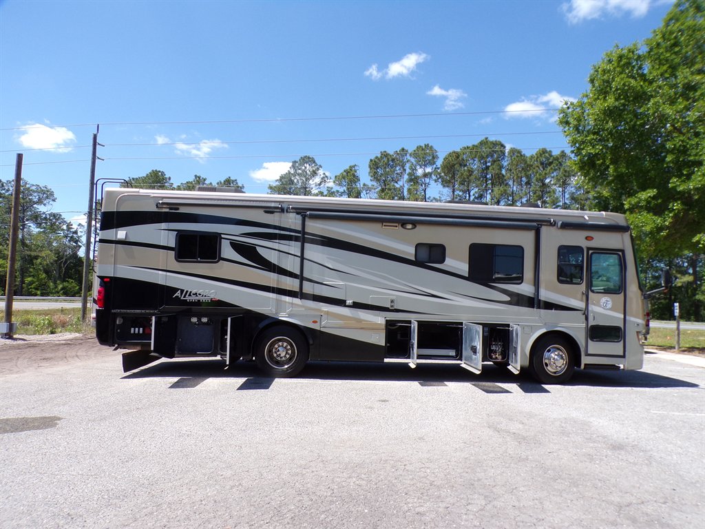 2012 Freightliner Xc Raised Rail Rear Engine Motor Home Chassis - $73,800