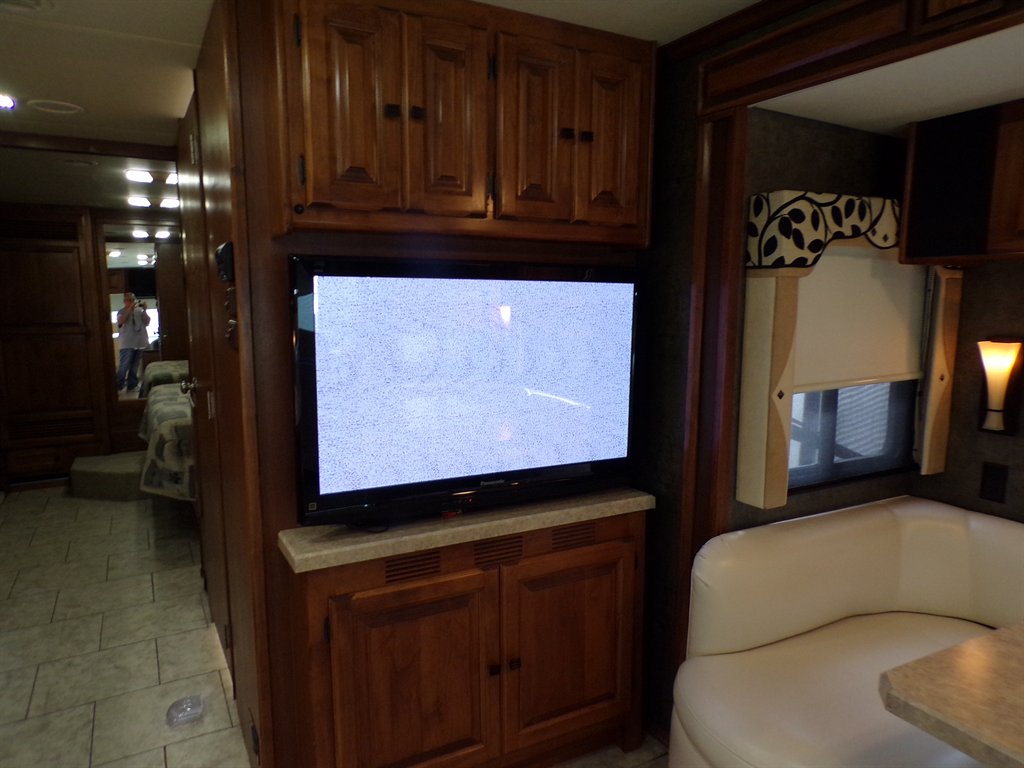 2012 Freightliner Xc Raised Rail Rear Engine Motor Home Chassis - $73,800