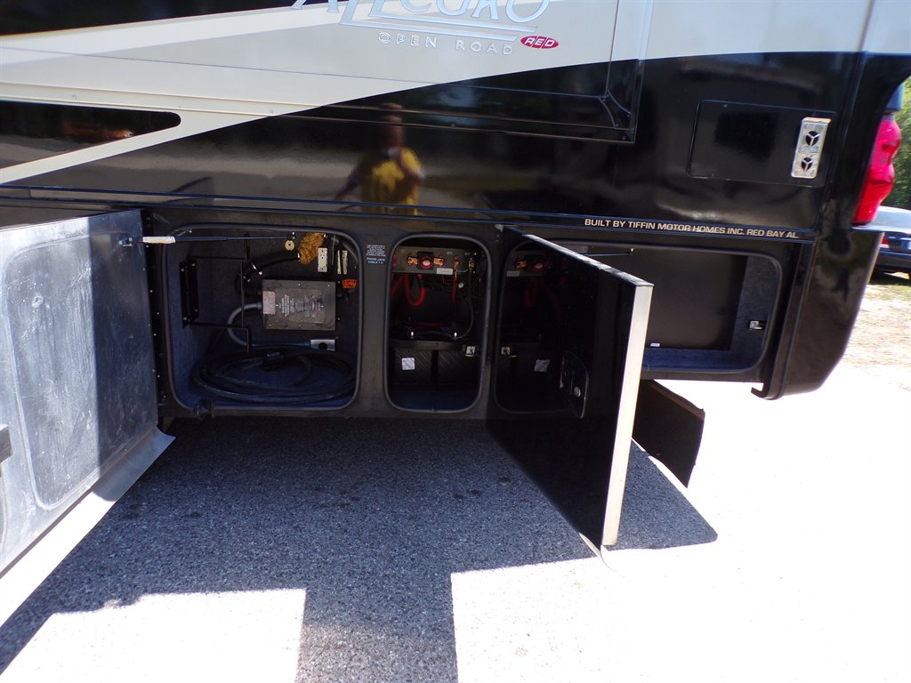 2012 Freightliner Xc Raised Rail Rear Engine Motor Home Chassis - $73,800