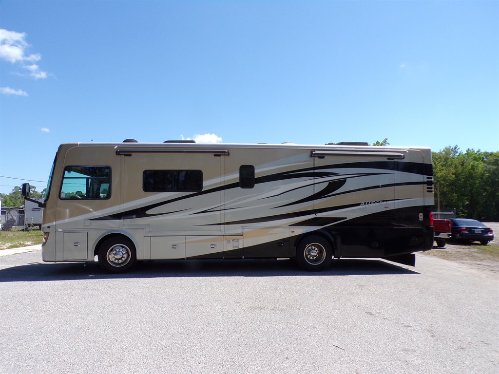 2012 Freightliner Xc Raised Rail Rear Engine Motor Home Chassis - $73,800