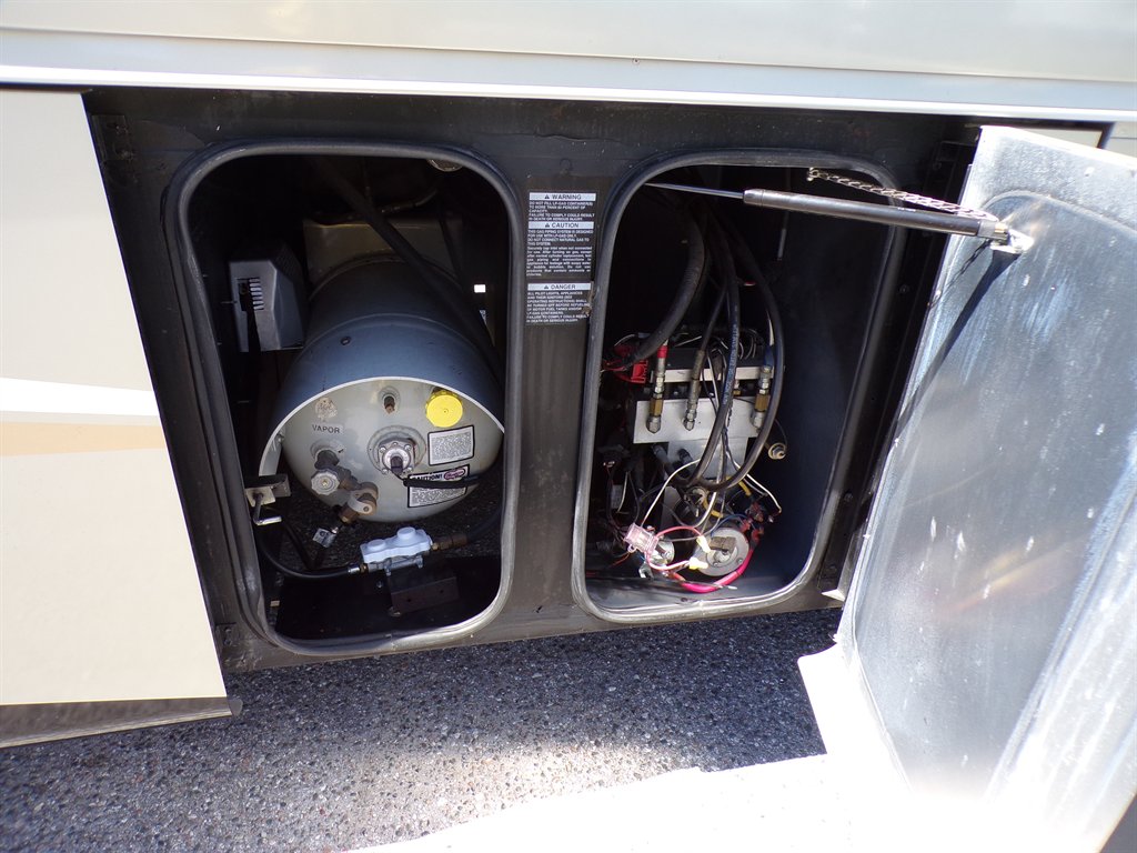 2012 Freightliner Xc Raised Rail Rear Engine Motor Home Chassis - $73,800