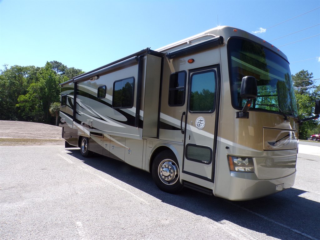 2012 Freightliner Xc Raised Rail Rear Engine Motor Home Chassis - $73,800