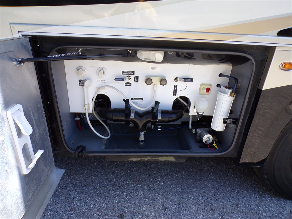 2012 Freightliner Xc Raised Rail Rear Engine Motor Home Chassis - $73,800