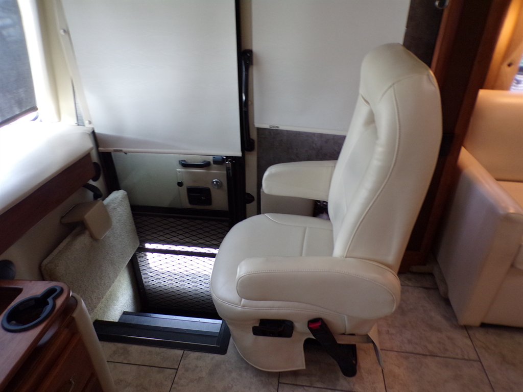 2012 Freightliner Xc Raised Rail Rear Engine Motor Home Chassis - $73,800