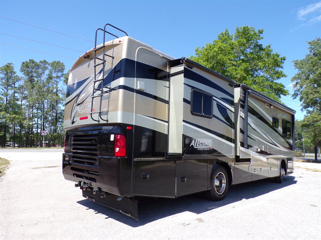 2012 Freightliner Xc Raised Rail Rear Engine Motor Home Chassis - $73,800