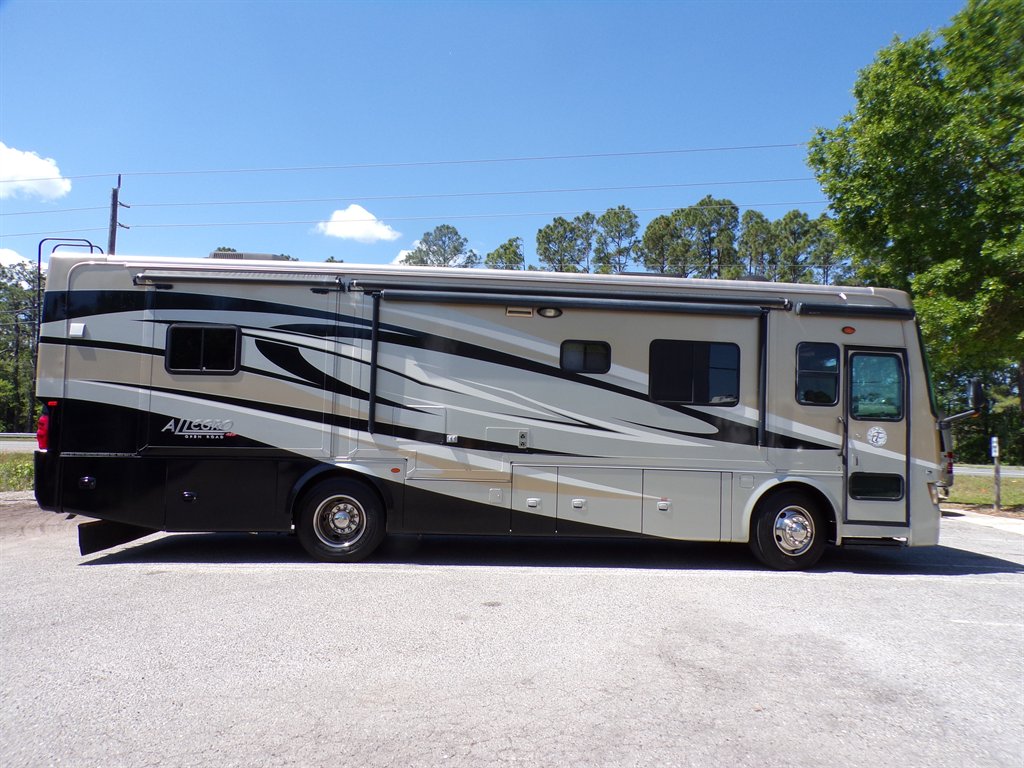 2012 Freightliner Xc Raised Rail Rear Engine Motor Home Chassis - $73,800