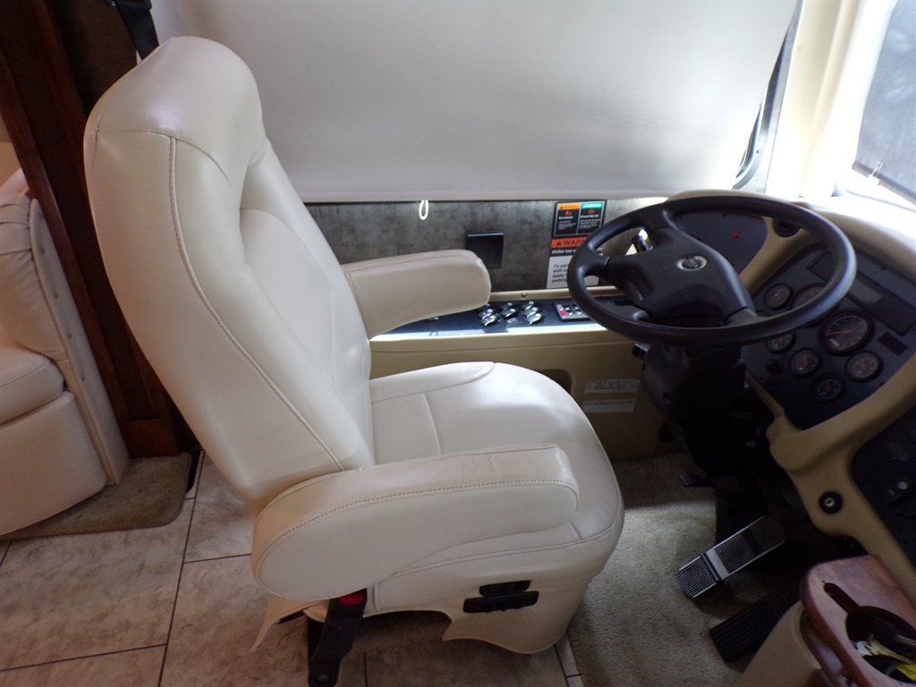 2012 Freightliner Xc Raised Rail Rear Engine Motor Home Chassis - $73,800