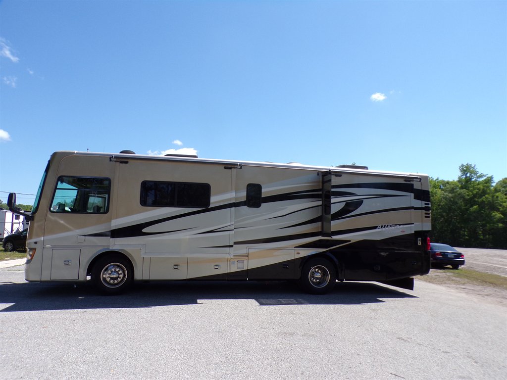 2012 Freightliner Xc Raised Rail Rear Engine Motor Home Chassis - $73,800