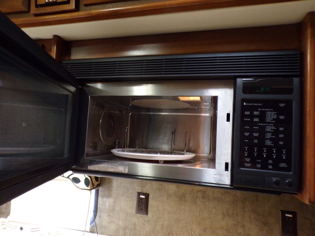 2012 Freightliner Xc Raised Rail Rear Engine Motor Home Chassis - $73,800