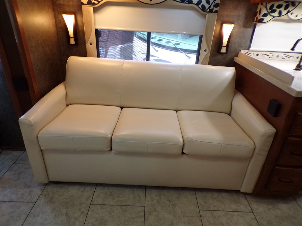 2012 Freightliner Xc Raised Rail Rear Engine Motor Home Chassis - $73,800