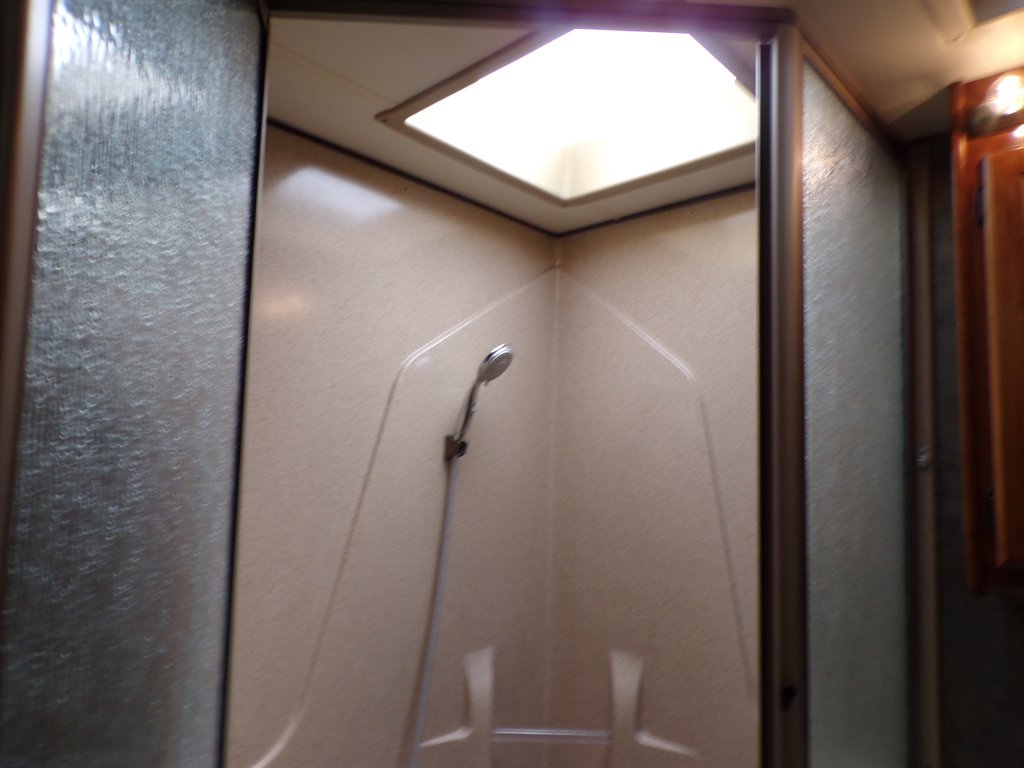 2012 Freightliner Xc Raised Rail Rear Engine Motor Home Chassis - $73,800