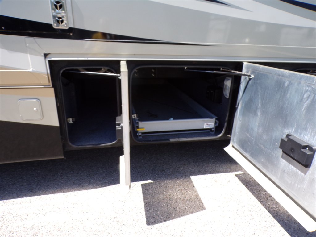 2012 Freightliner Xc Raised Rail Rear Engine Motor Home Chassis - $73,800