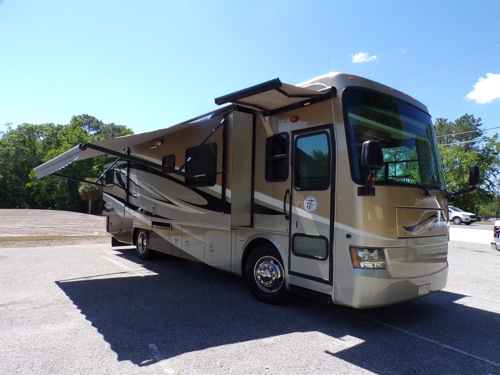 2012 Freightliner Xc Raised Rail Rear Engine Motor Home Chassis - $73,800