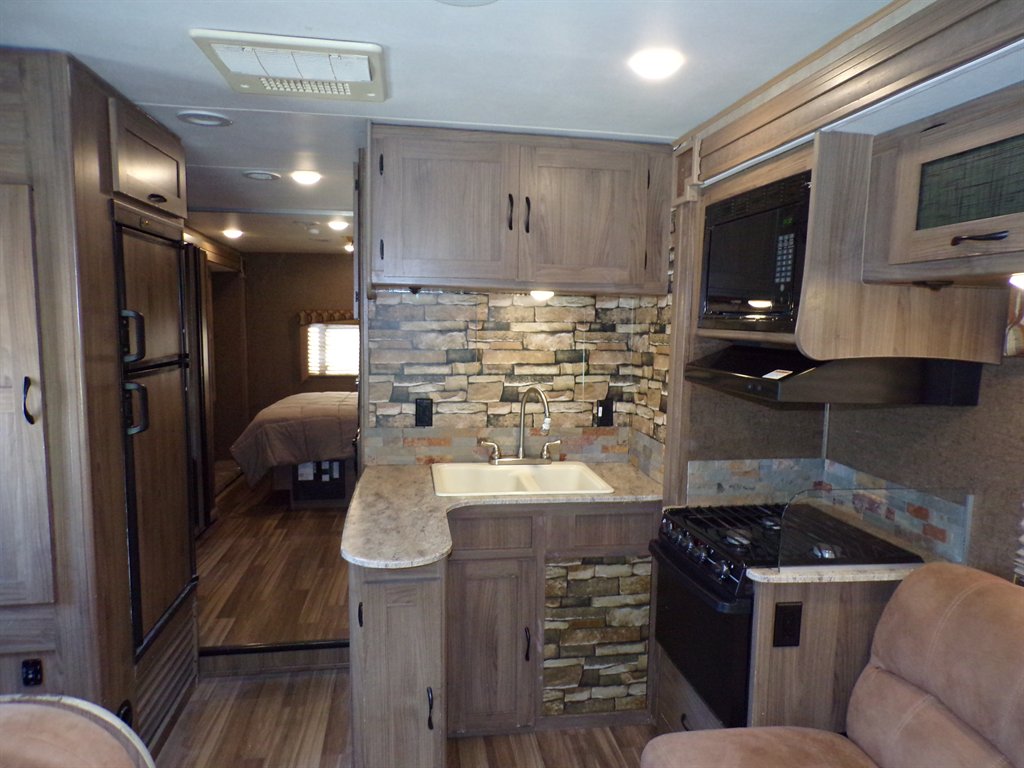 2017 Ford E-450 - $22,600