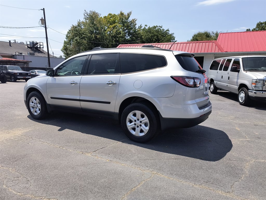 2015 Chevrolet Traverse LS photo