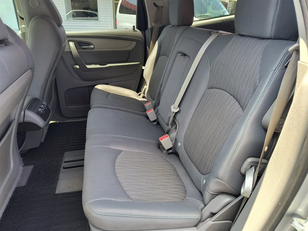 2015 Chevrolet Traverse LS photo