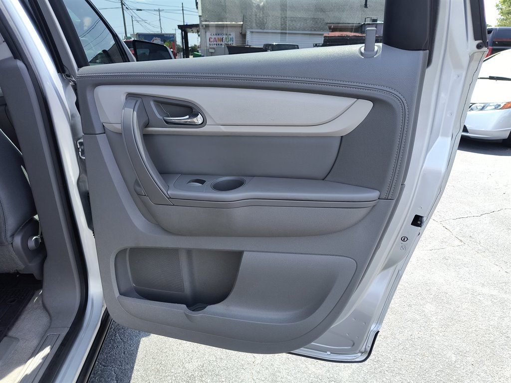 2015 Chevrolet Traverse - $11,999