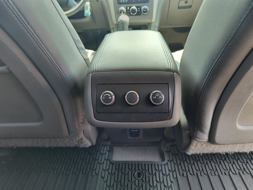 2015 Chevrolet Traverse LS photo