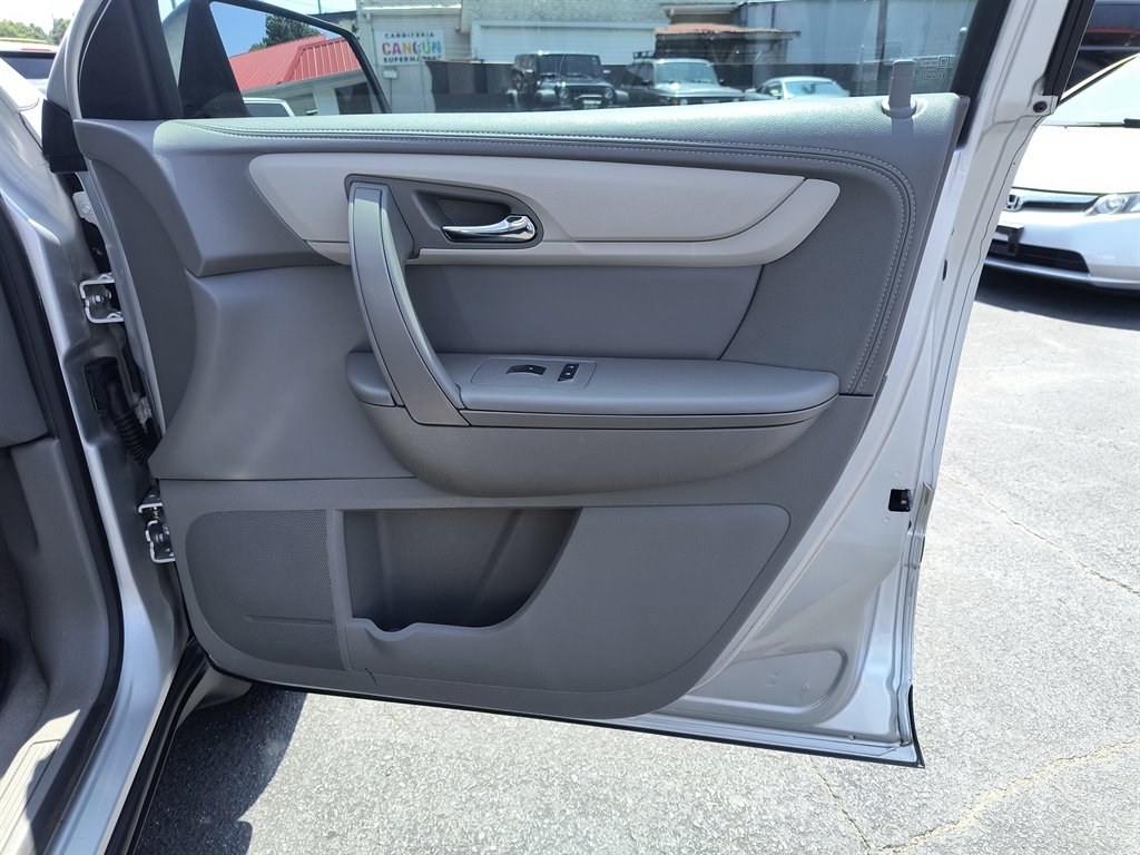 2015 Chevrolet Traverse - $11,999