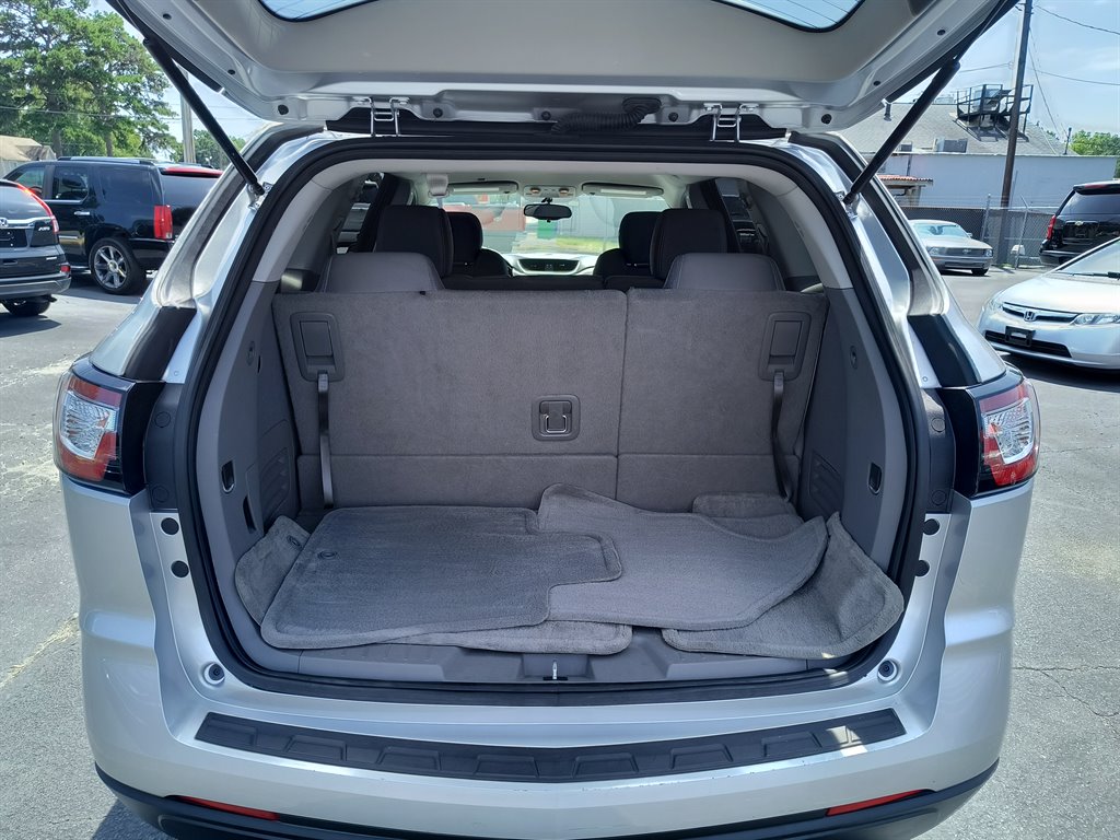 2015 Chevrolet Traverse LS photo