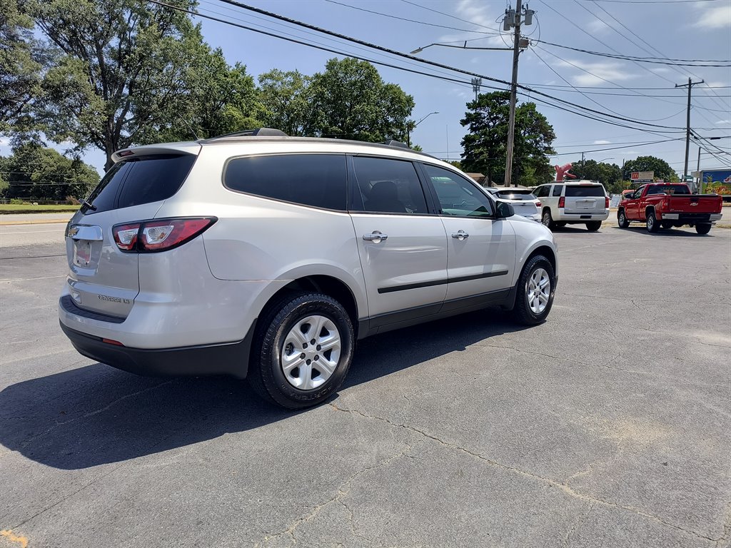 2015 Chevrolet Traverse LS photo