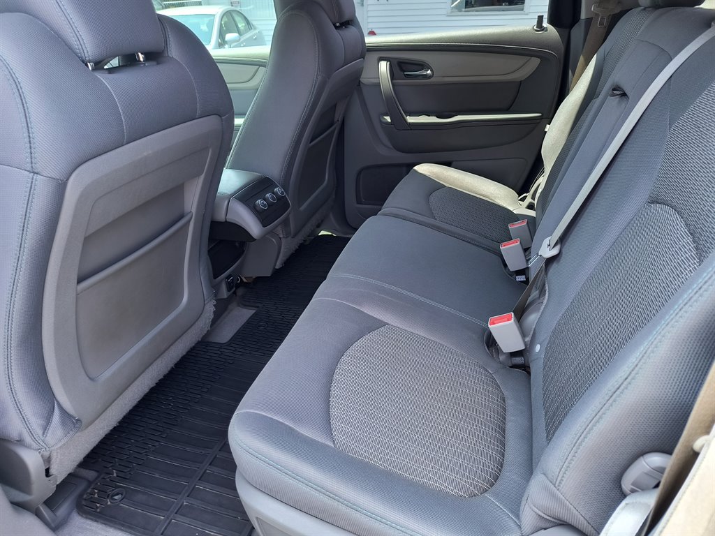 2015 Chevrolet Traverse LS photo