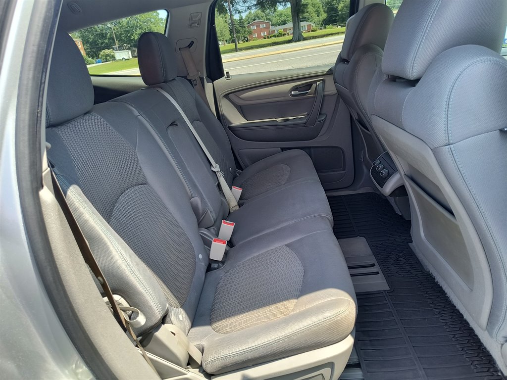 2015 Chevrolet Traverse LS photo