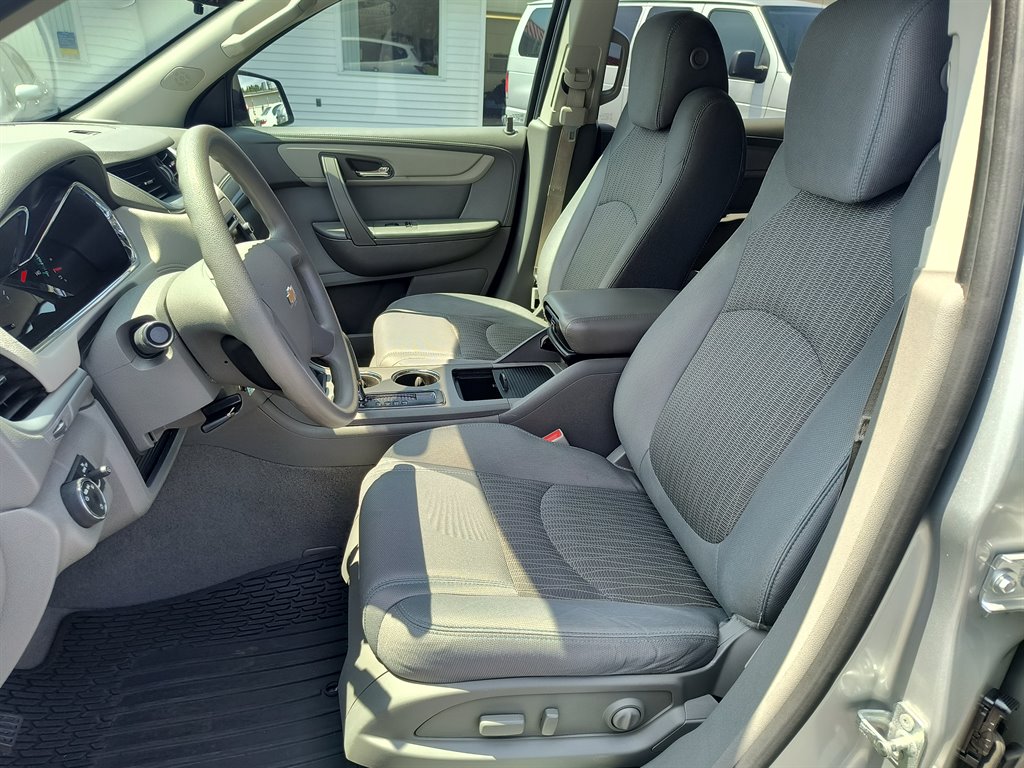 2015 Chevrolet Traverse LS photo