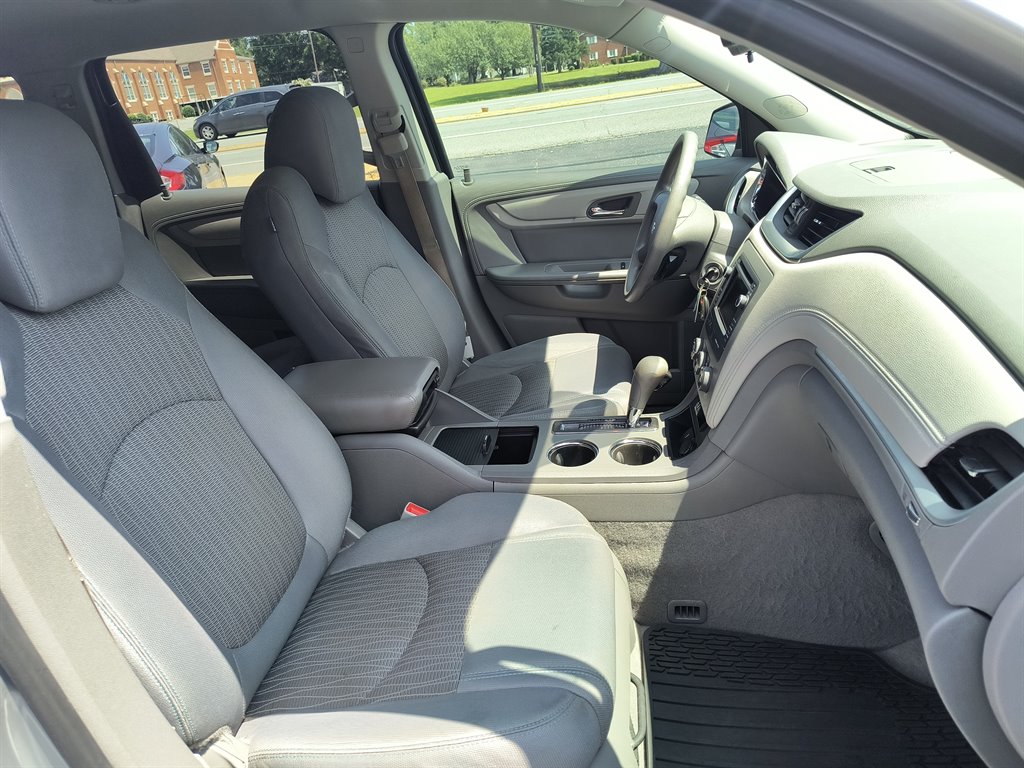 2015 Chevrolet Traverse LS photo