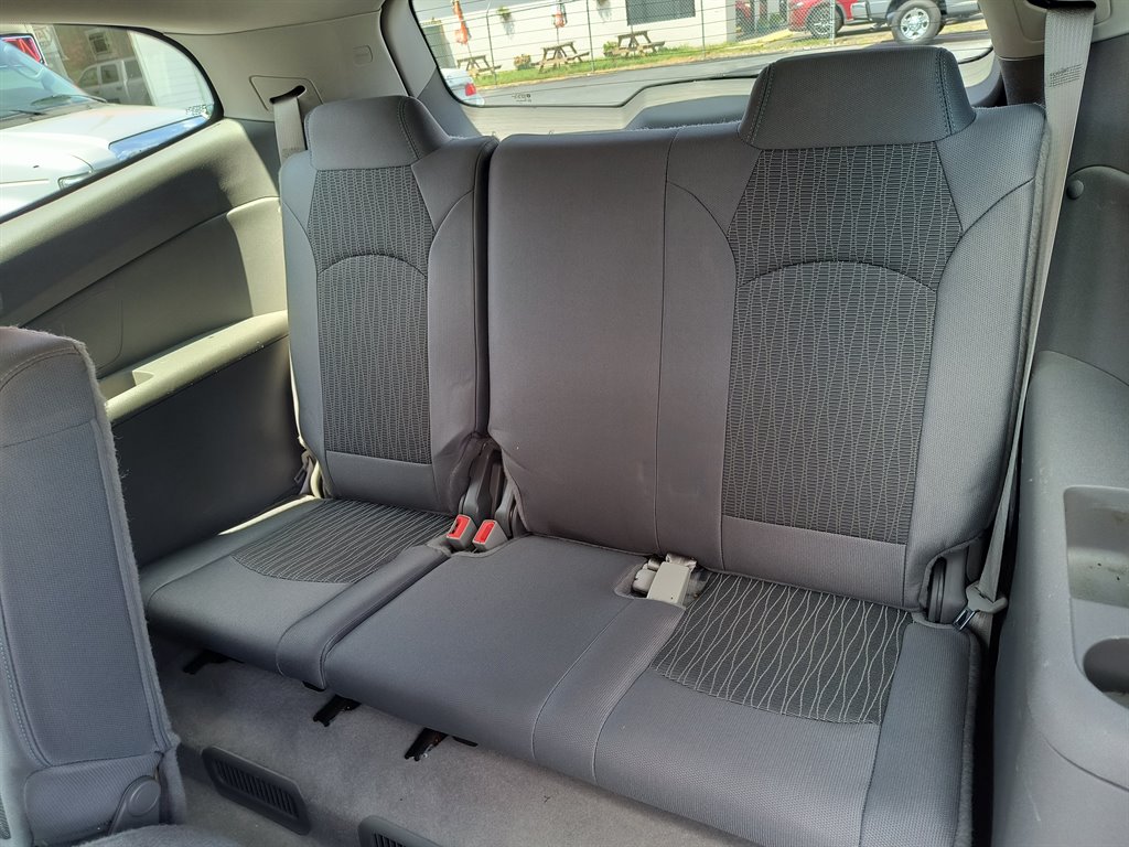 2015 Chevrolet Traverse LS photo