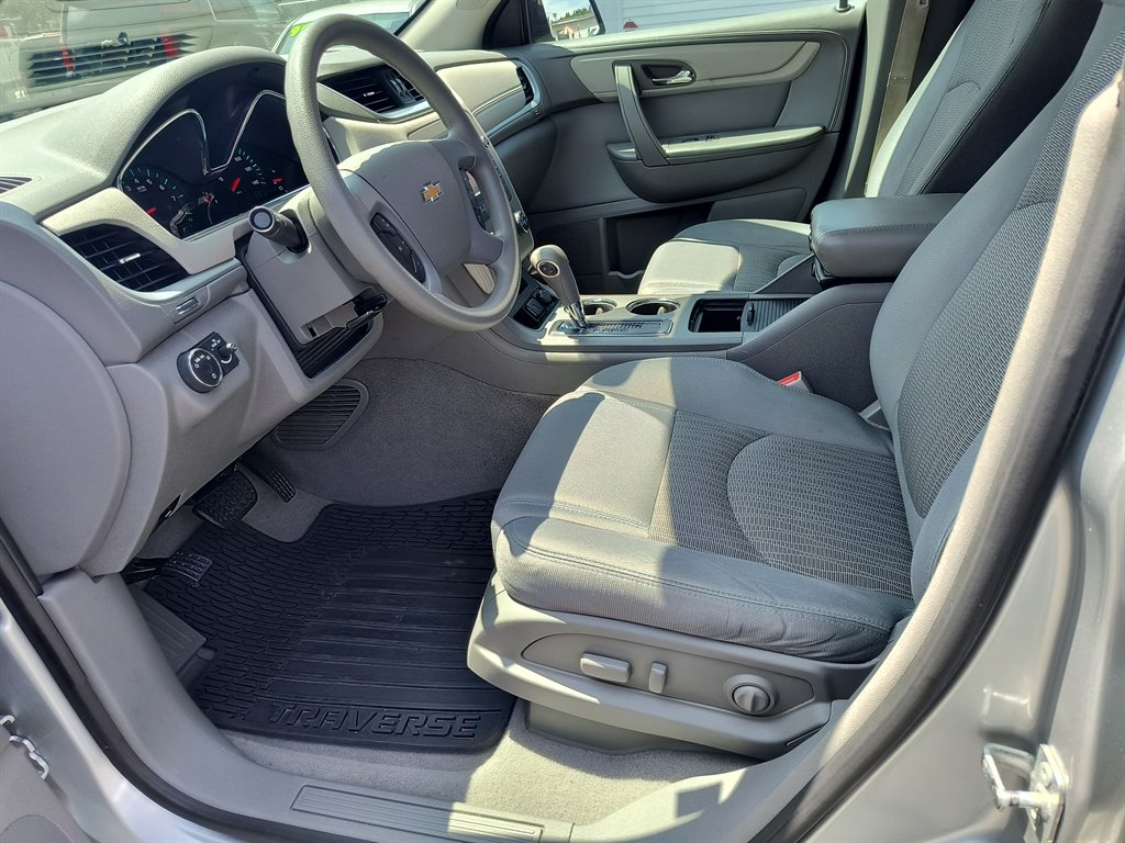 2015 Chevrolet Traverse LS photo