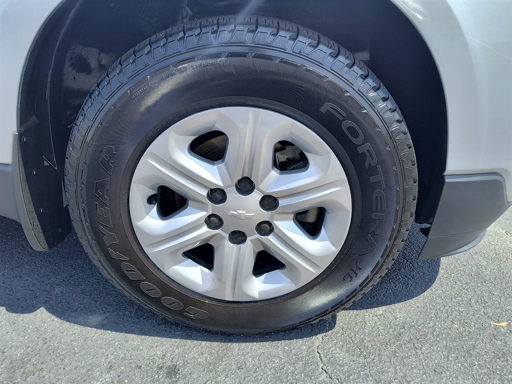 2015 Chevrolet Traverse LS photo