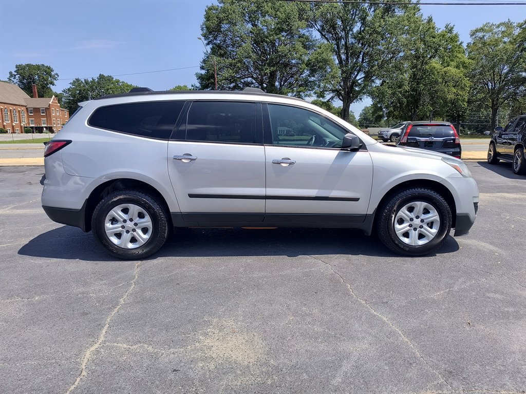 2015 Chevrolet Traverse LS photo