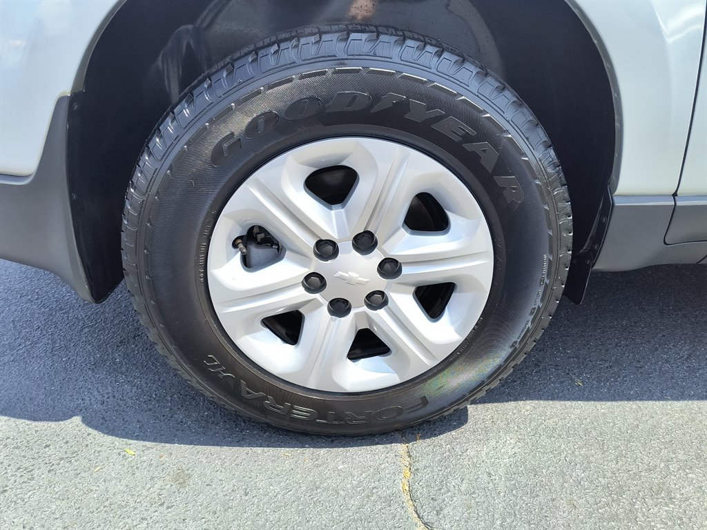 2015 Chevrolet Traverse LS photo