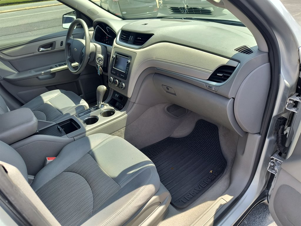 2015 Chevrolet Traverse LS photo