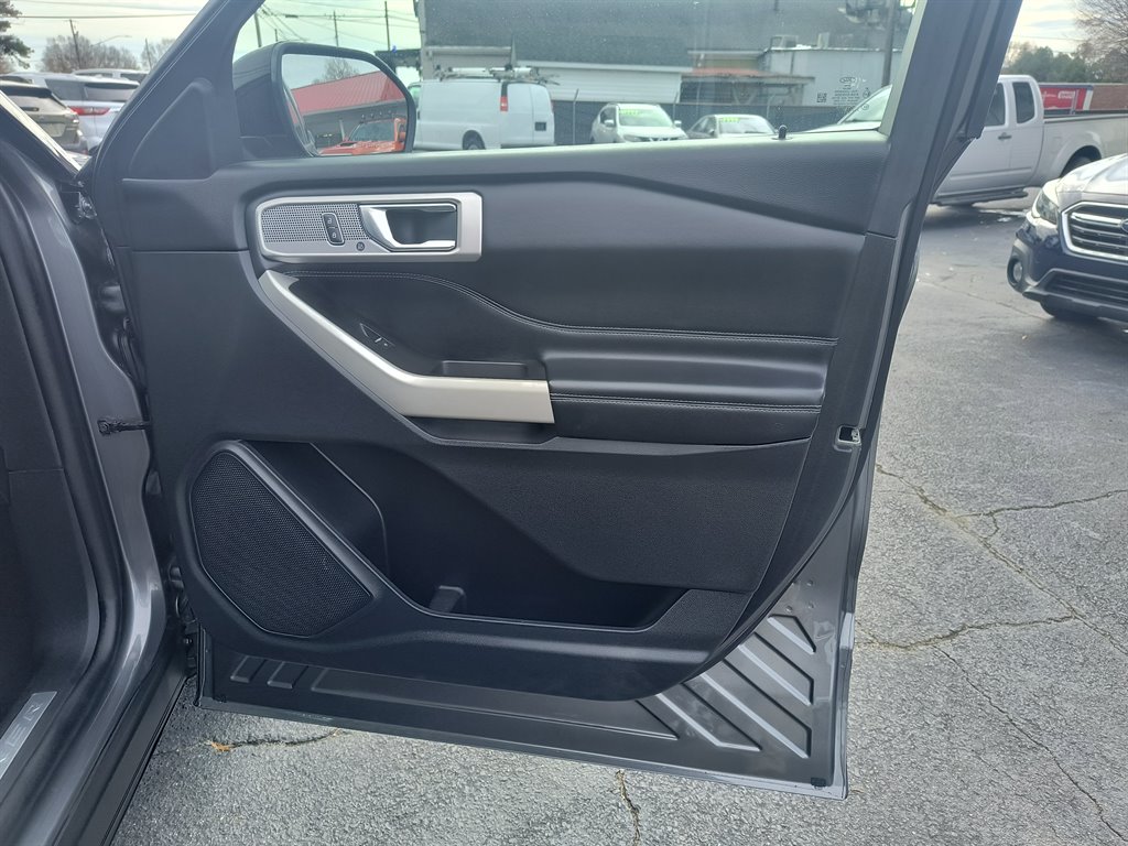 2021 Ford Explorer - $27,999