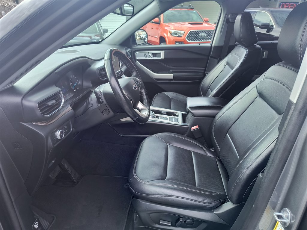 2021 Ford Explorer - $27,999