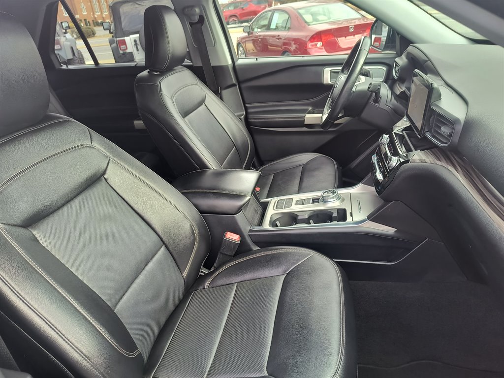 2021 Ford Explorer - $27,999