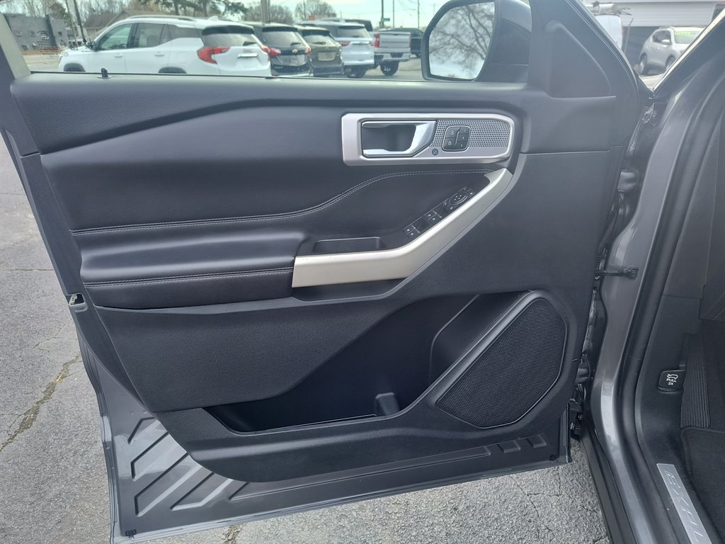 2021 Ford Explorer - $27,999