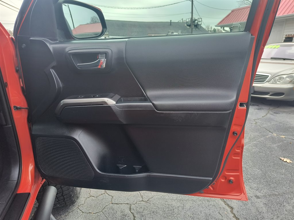 2018 Toyota Tacoma - $26,999