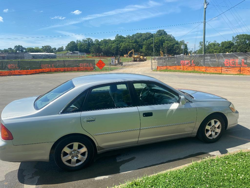 2000 Toyota Avalon - $5,000