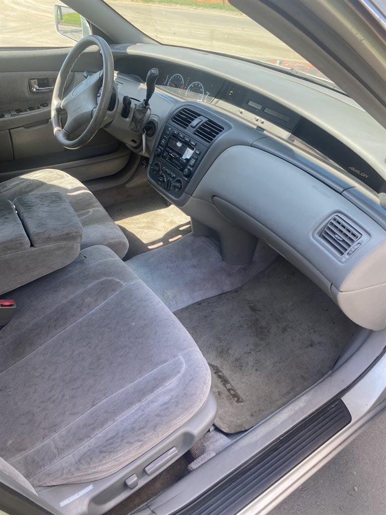 2000 Toyota Avalon - $5,000