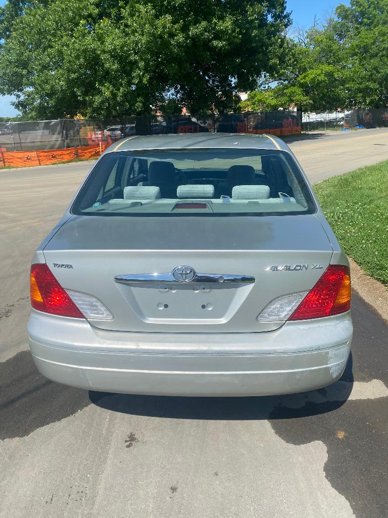 2000 Toyota Avalon - $5,000