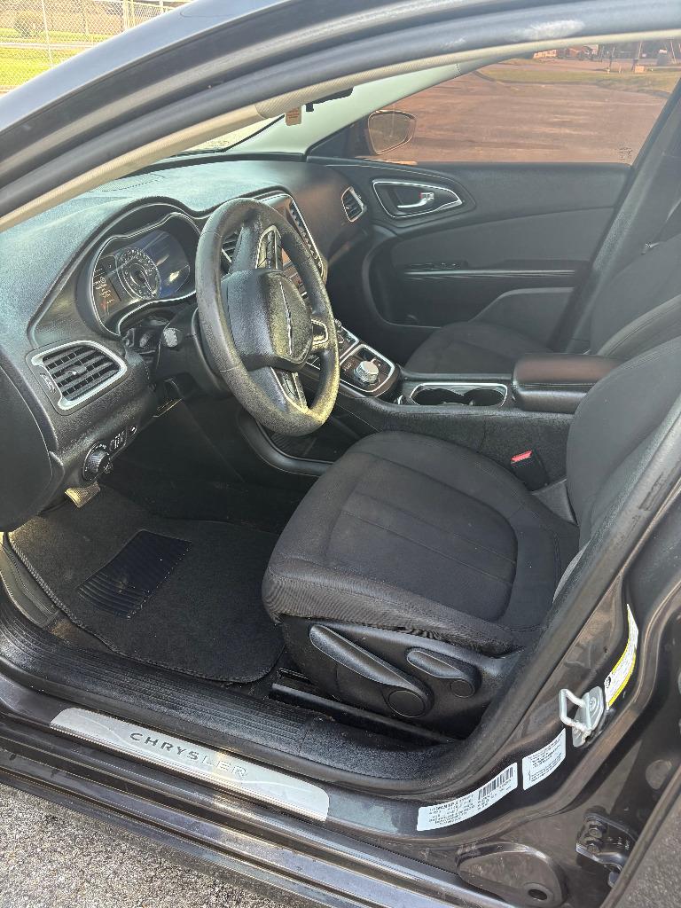 2015 Chrysler 200 - $8,000