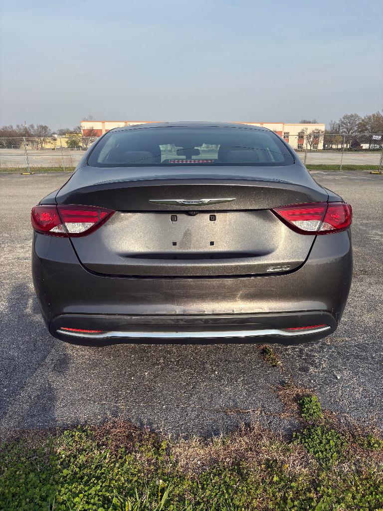 2015 Chrysler 200 - $8,000