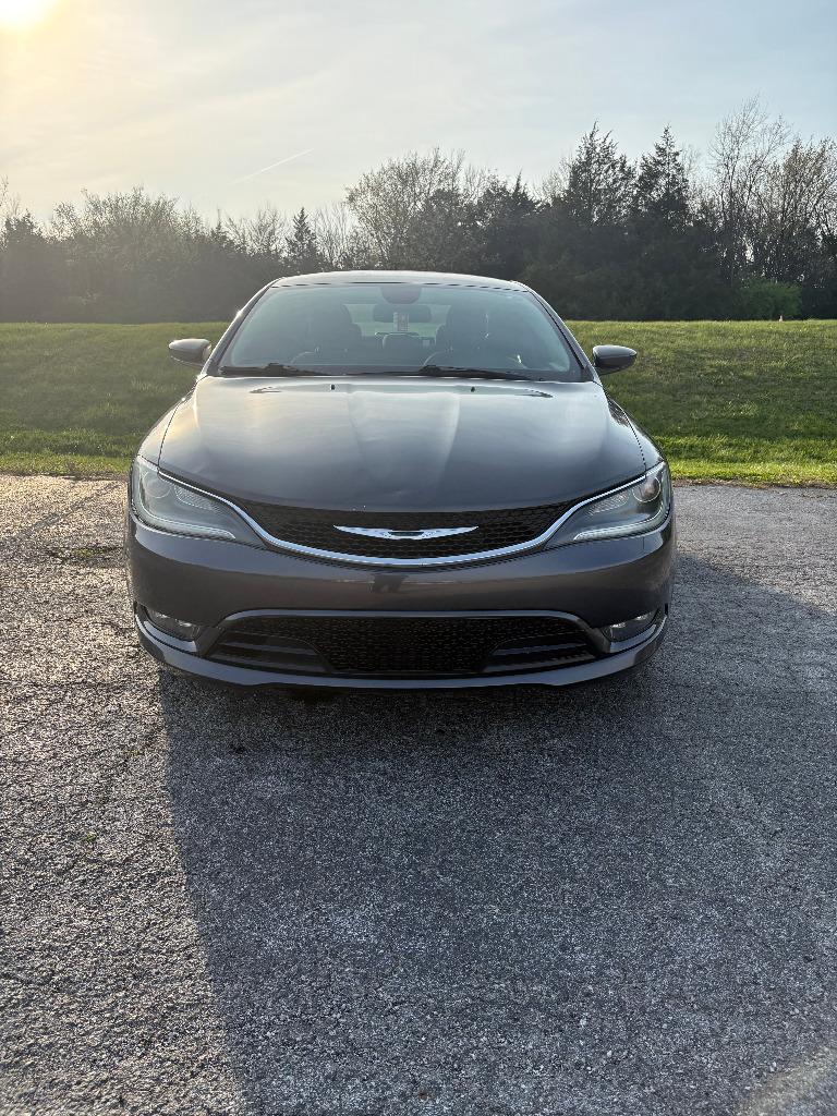 2015 Chrysler 200 - $8,000