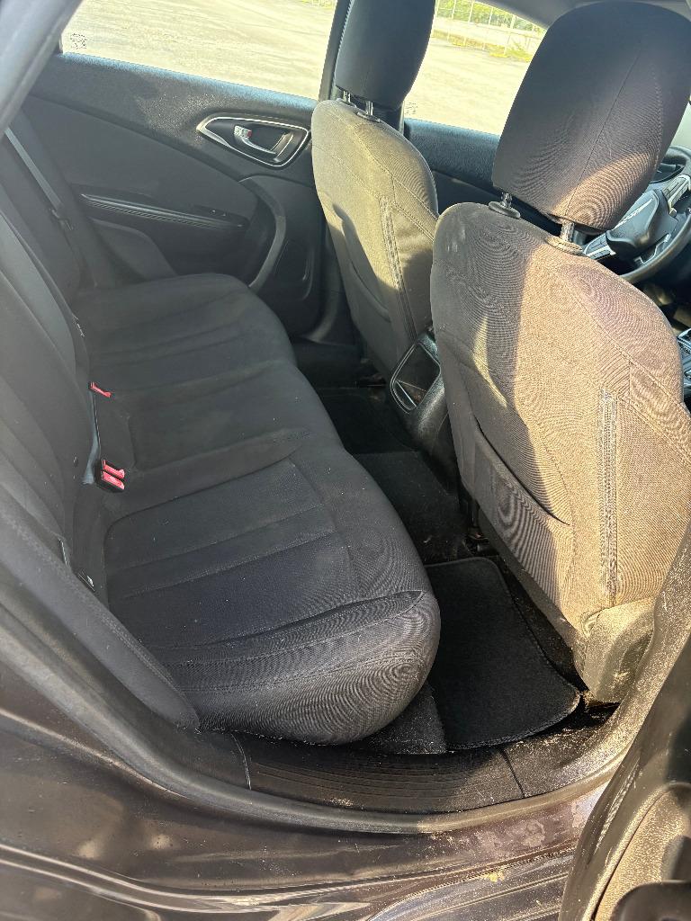 2015 Chrysler 200 - $8,000